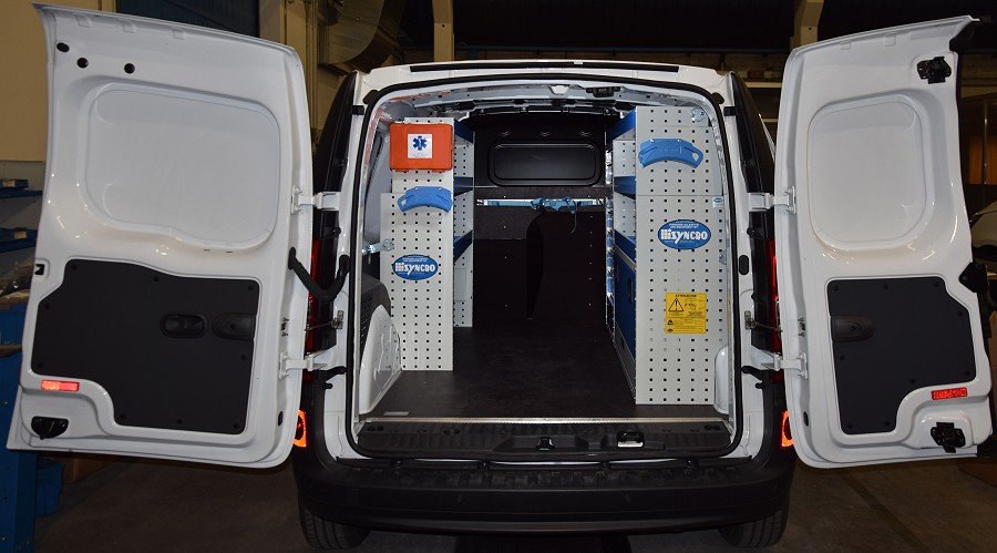 Nv250 con allestimento su entrambe le pareti Syncro Milano est